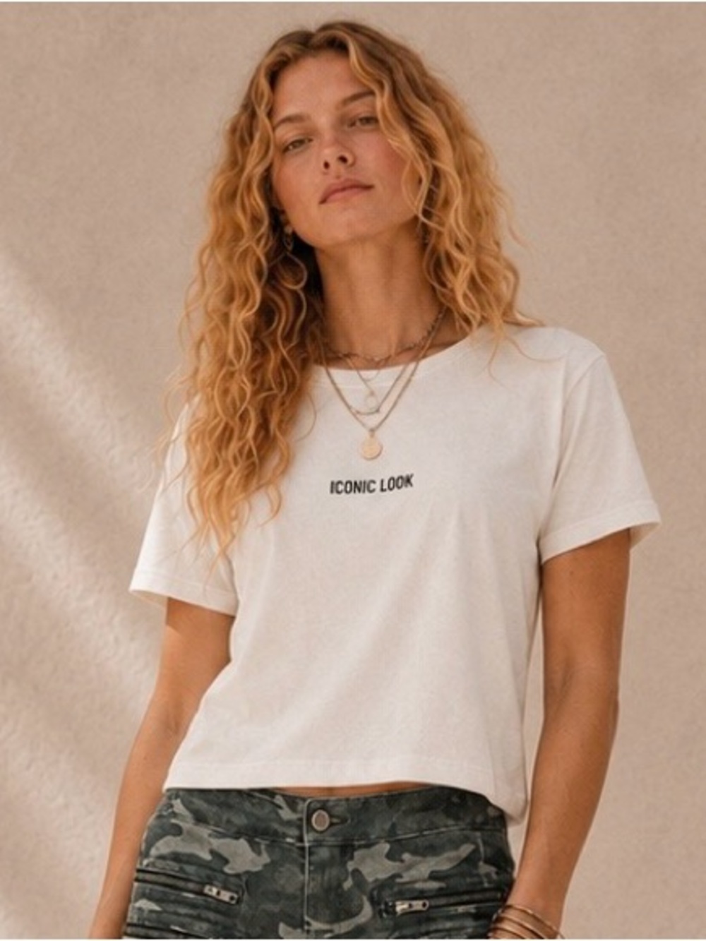 Zara Iconic Look White Graphic T-Shirt Size Small Cropped Minimalist Tee
